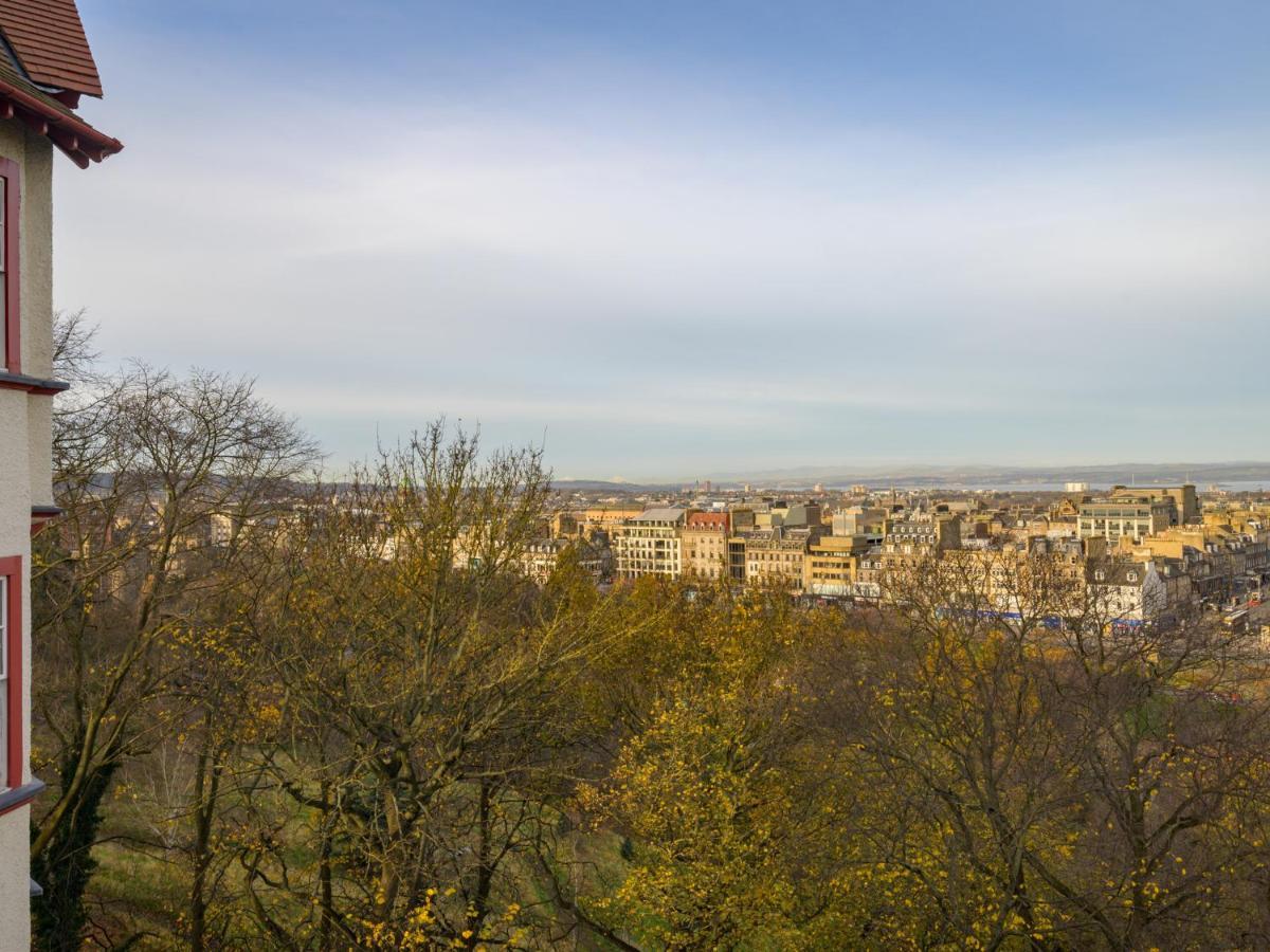 Pass The Keys Historic Ramsay Garden Apt With Balcony Views Эдинбург Экстерьер фото