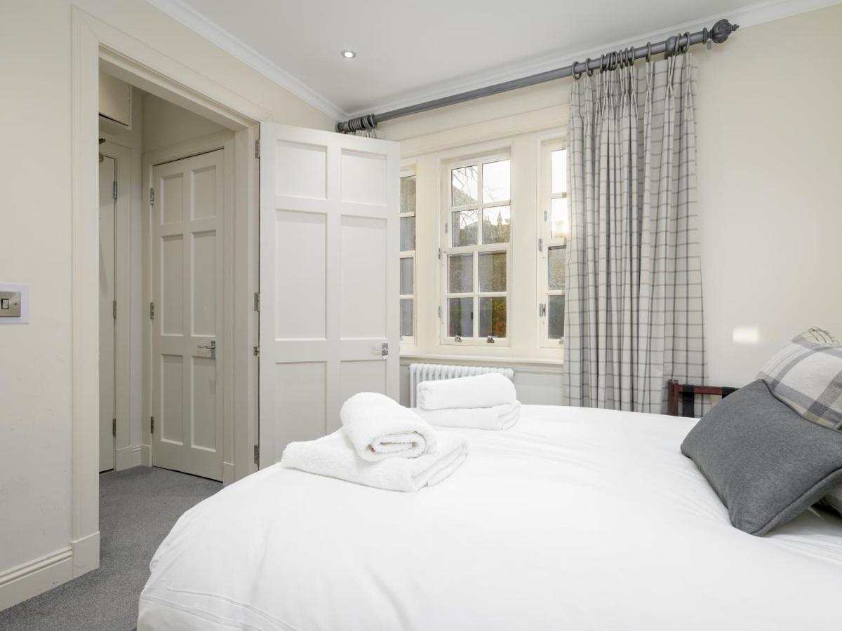 Pass The Keys Historic Ramsay Garden Apt With Balcony Views Эдинбург Экстерьер фото