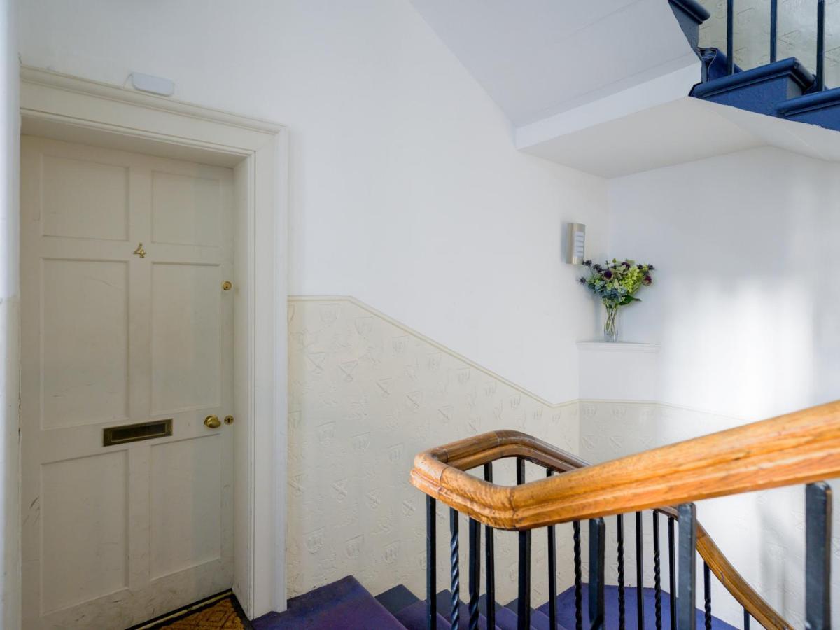 Pass The Keys Historic Ramsay Garden Apt With Balcony Views Эдинбург Экстерьер фото